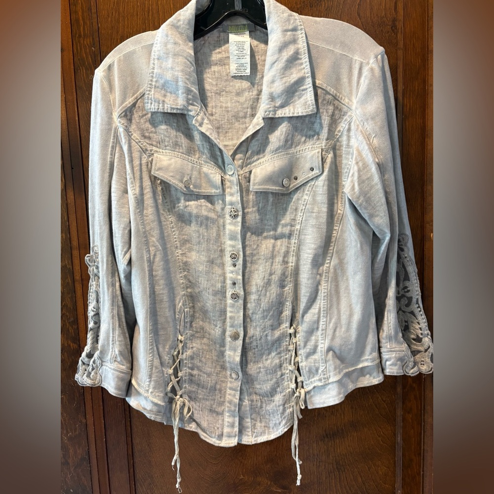 Dolcezza Women’s Light Gray Button-Up Blouse